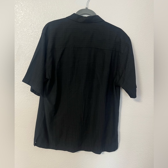 Tommy Bahama Silk Blend Black Textured Short Sleeve Button Down Shirt - Picture 7 of 8